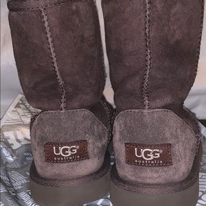 Brown ugg boot classics!!
